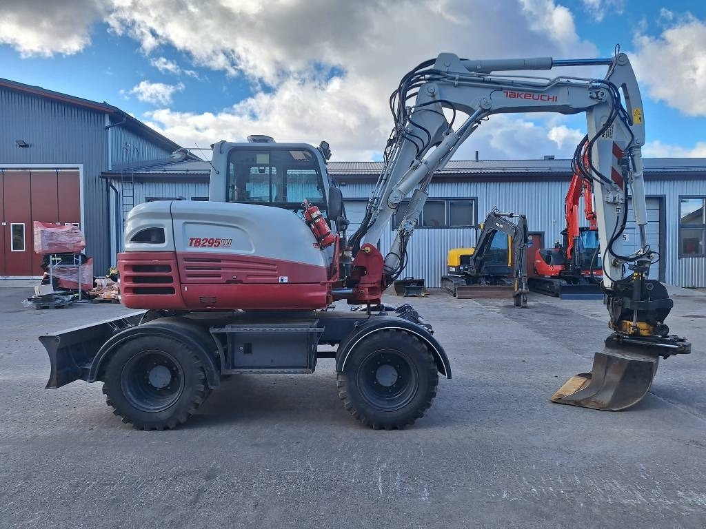 Takeuchi TB295W PYÖRITTÄJÄLLÄ - Колесен багер: снимка 5 Takeuchi TB295W PYÖRITTÄJÄLLÄ - Колесен багер: снимка 5