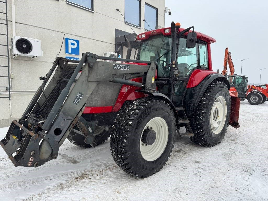 Valtra MYYTY! SOLD! M130 ETUKUORMAAJALLA - Трактор: снимка 2 Valtra MYYTY! SOLD! M130 ETUKUORMAAJALLA - Трактор: снимка 2