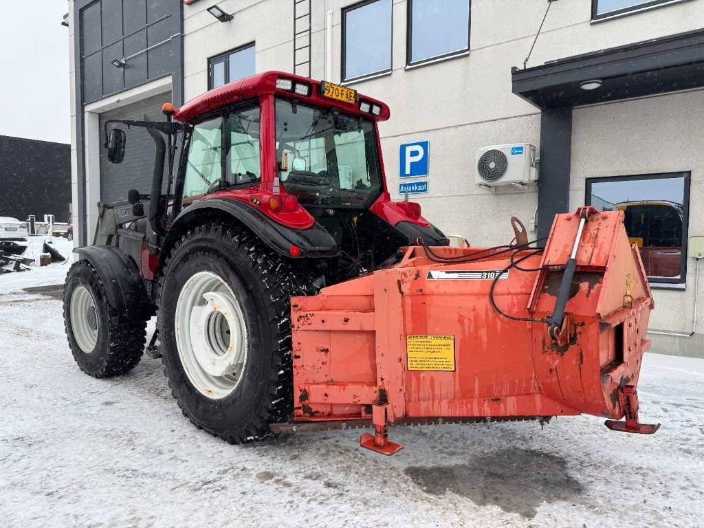 Valtra MYYTY! SOLD! M130 ETUKUORMAAJALLA - Трактор: снимка 3 Valtra MYYTY! SOLD! M130 ETUKUORMAAJALLA - Трактор: снимка 3