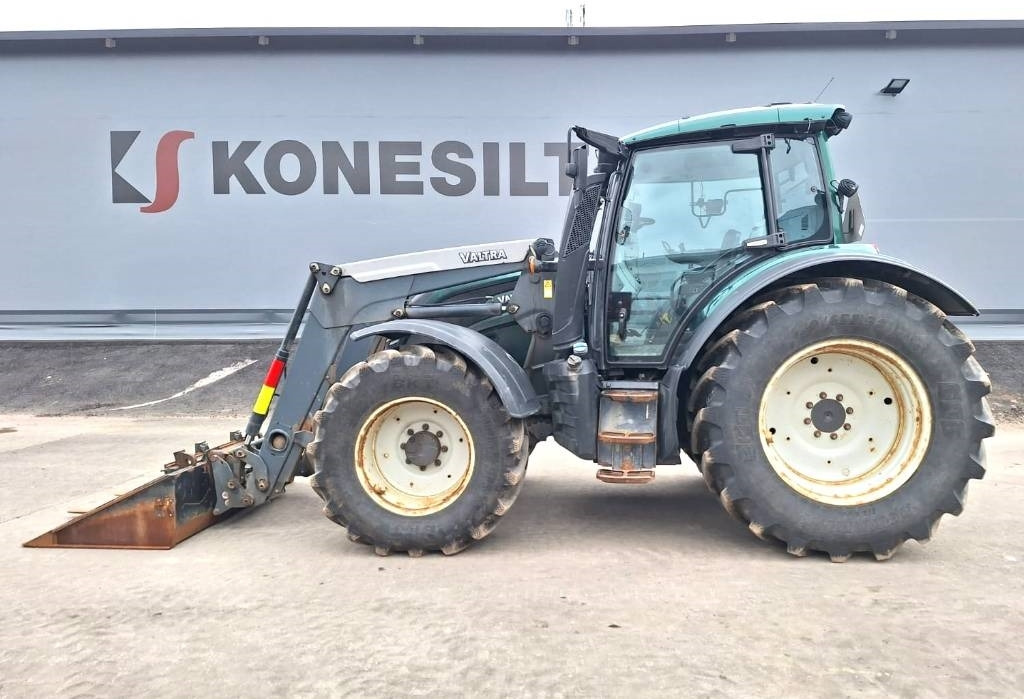 Valtra N174 VERSU ETUKUORMAAJALLA - Трактор: снимка 1 Valtra N174 VERSU ETUKUORMAAJALLA - Трактор: снимка 1