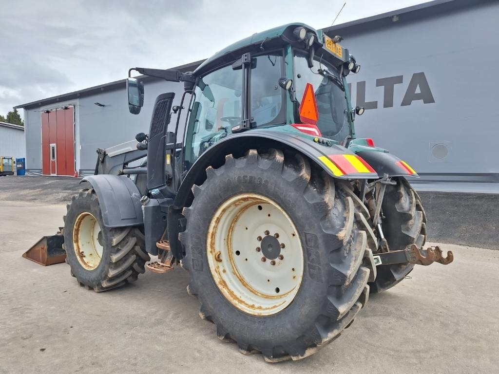 Valtra N174 VERSU ETUKUORMAAJALLA - Трактор: снимка 2 Valtra N174 VERSU ETUKUORMAAJALLA - Трактор: снимка 2
