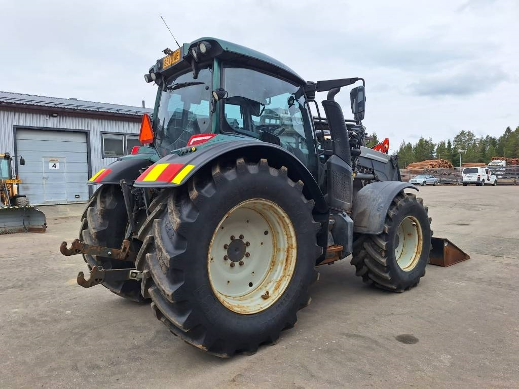 Valtra N174 VERSU ETUKUORMAAJALLA - Трактор: снимка 4 Valtra N174 VERSU ETUKUORMAAJALLA - Трактор: снимка 4