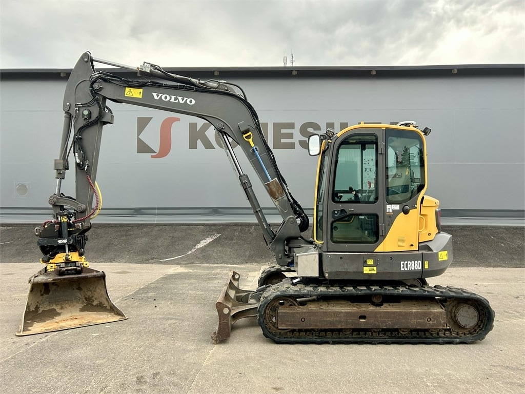 Volvo ECR88D + TYÖLAITTEET - Мини багер: снимка 1 Volvo ECR88D + TYÖLAITTEET - Мини багер: снимка 1