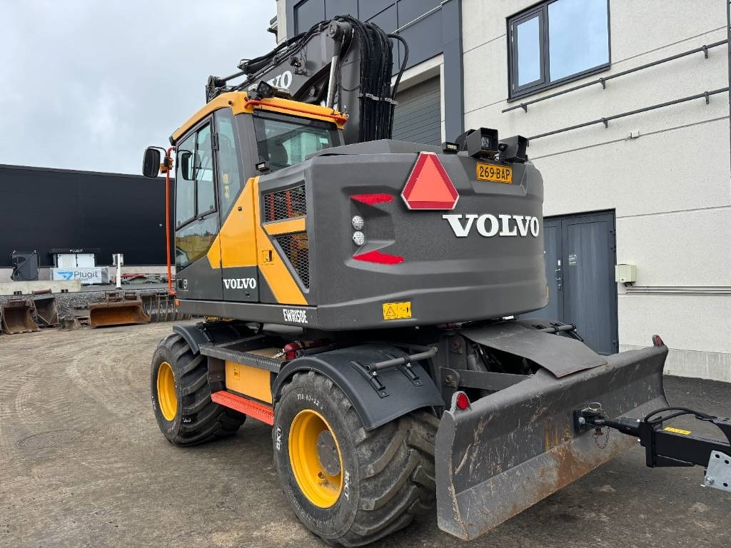 Volvo EWR150E Uusi Palms perävaunu / hieno paketti - Колесен багер: снимка 4 Volvo EWR150E Uusi Palms perävaunu / hieno paketti - Колесен багер: снимка 4