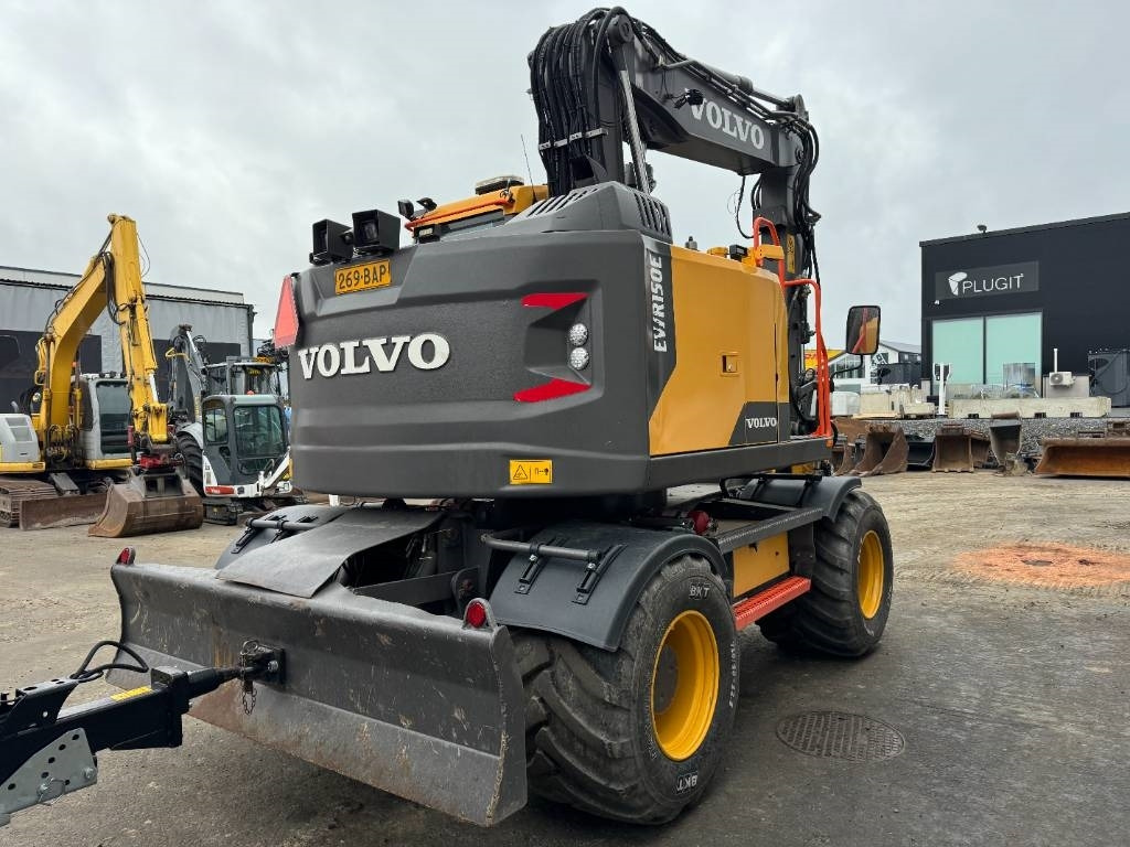 Volvo EWR150E Uusi Palms perävaunu / hieno paketti - Колесен багер: снимка 5 Volvo EWR150E Uusi Palms perävaunu / hieno paketti - Колесен багер: снимка 5
