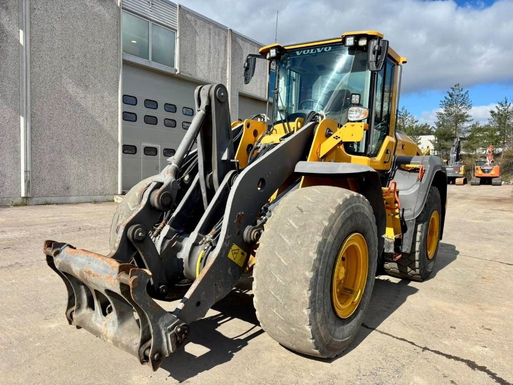 Volvo L110H VIPUOHJAUS YM. - Колесен товарач: снимка 2 Volvo L110H VIPUOHJAUS YM. - Колесен товарач: снимка 2