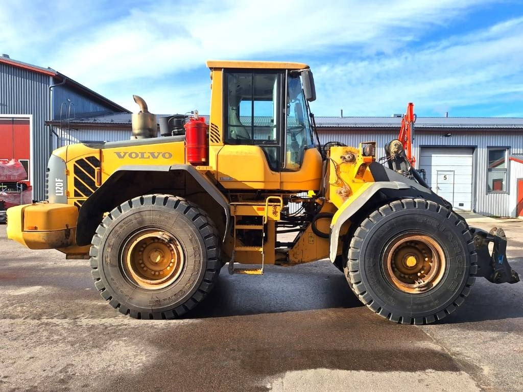 Volvo L120F VIPUOHJAUS - Колесен товарач: снимка 5 Volvo L120F VIPUOHJAUS - Колесен товарач: снимка 5