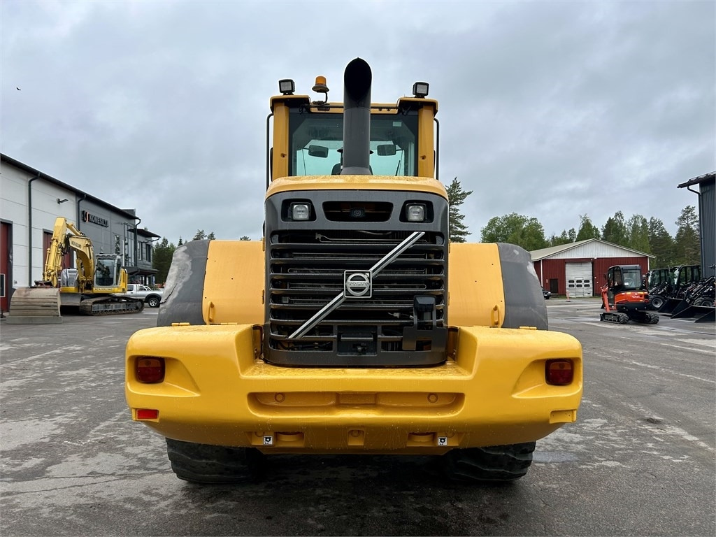Volvo L120F VIPUOHJAUS - Колесен товарач: снимка 3 Volvo L120F VIPUOHJAUS - Колесен товарач: снимка 3