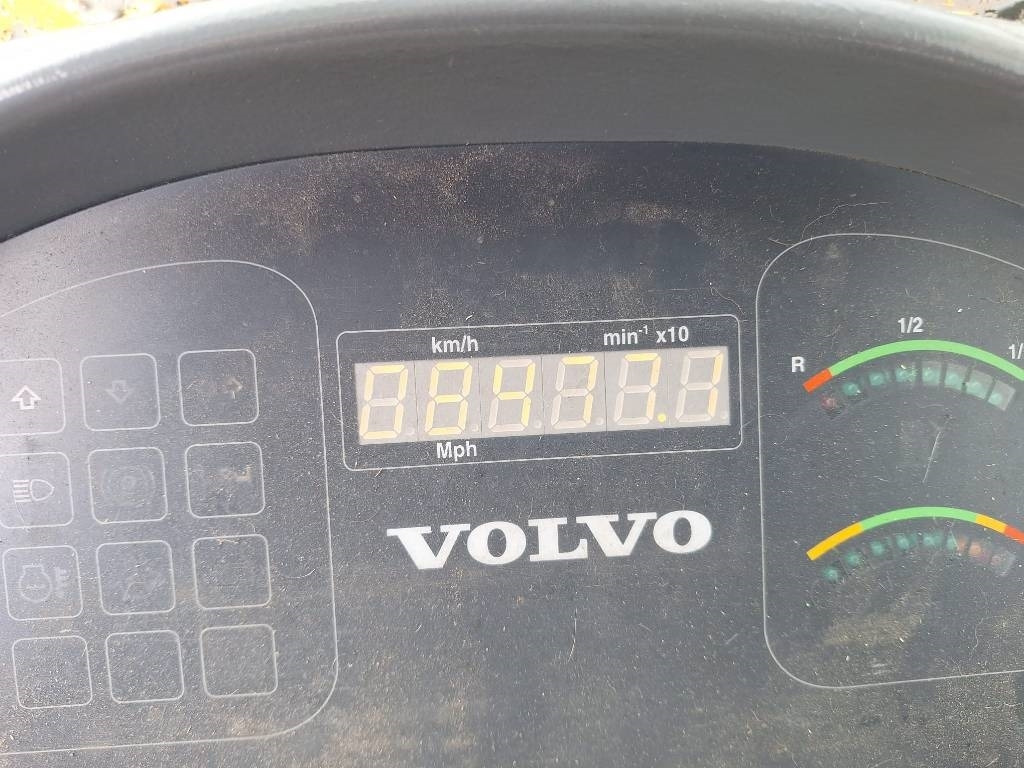 Колесен товарач Volvo L30B AURALLA: снимка 10