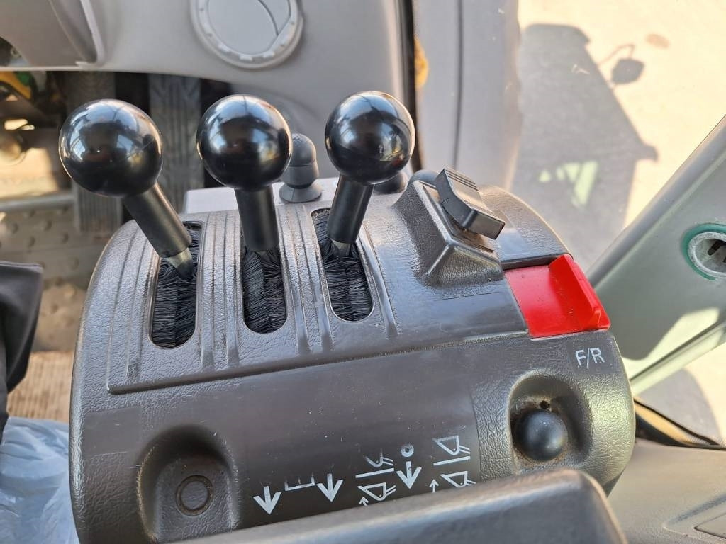 Нови Колесен товарач Volvo L90H: снимка 14
