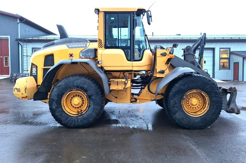 Volvo L90H VIPUOHJAUS YM. - Колесен товарач: снимка 5 Volvo L90H VIPUOHJAUS YM. - Колесен товарач: снимка 5