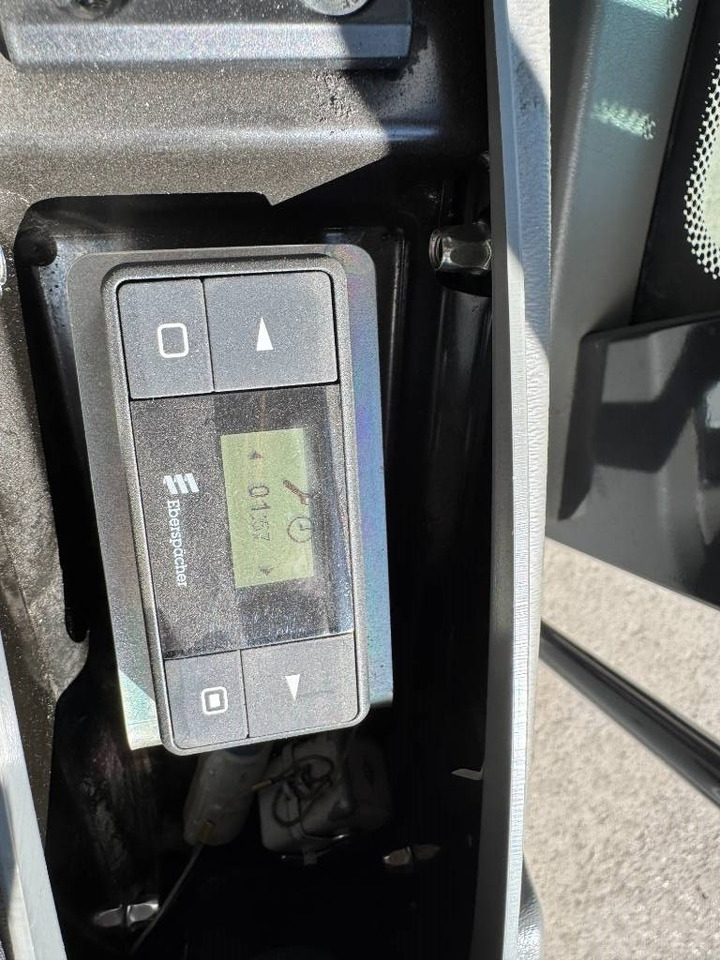 Колесен багер Yanmar B 110 W Hyvät varusteet / Siisti / Vähän ajettu: снимка 22