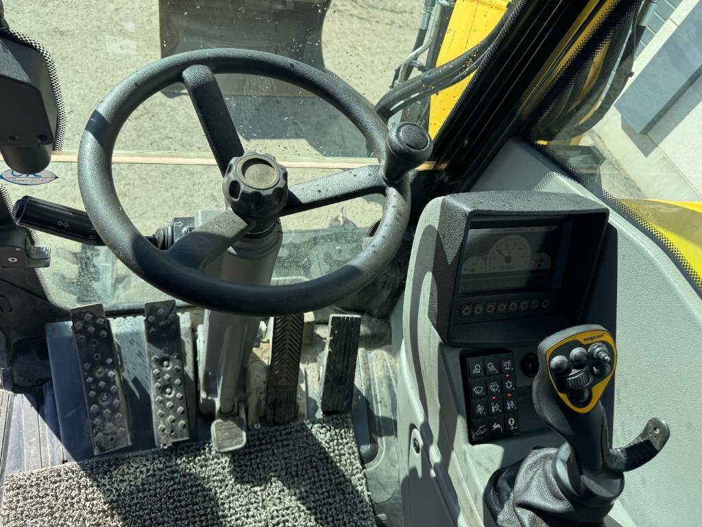 Колесен багер Yanmar B 110 W Hyvät varusteet / Siisti / Vähän ajettu: снимка 20