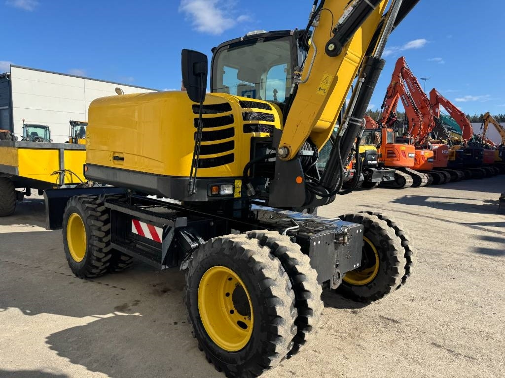 Колесен багер Yanmar B 110 W Hyvät varusteet / Siisti / Vähän ajettu: снимка 10