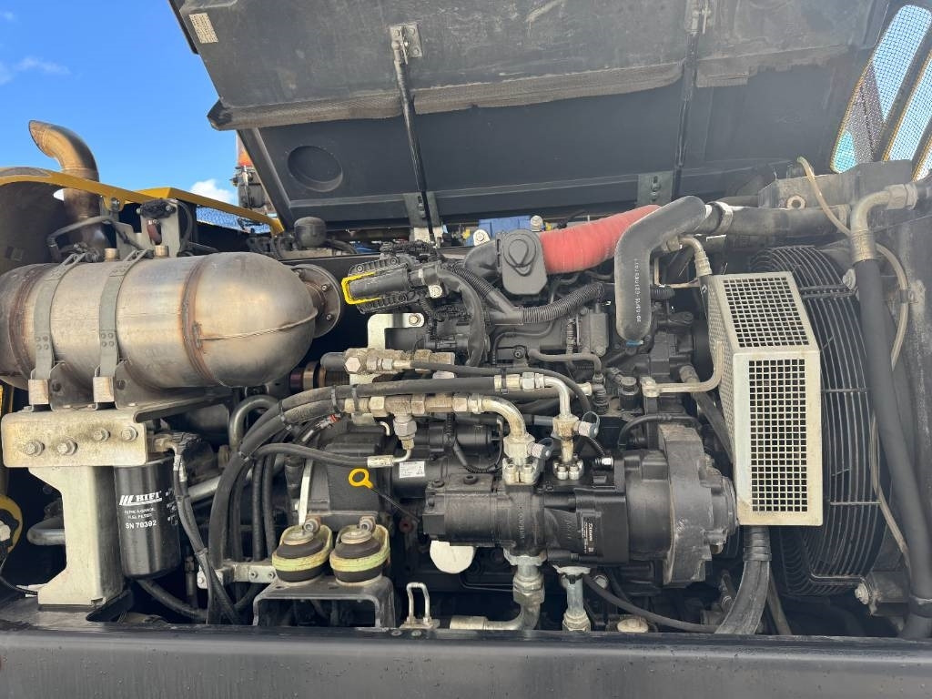 Колесен багер Yanmar B 110 W Hyvät varusteet / Siisti / Vähän ajettu: снимка 14