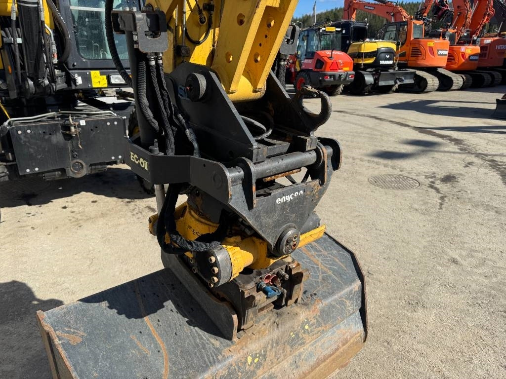 Колесен багер Yanmar B 110 W Hyvät varusteet / Siisti / Vähän ajettu: снимка 12