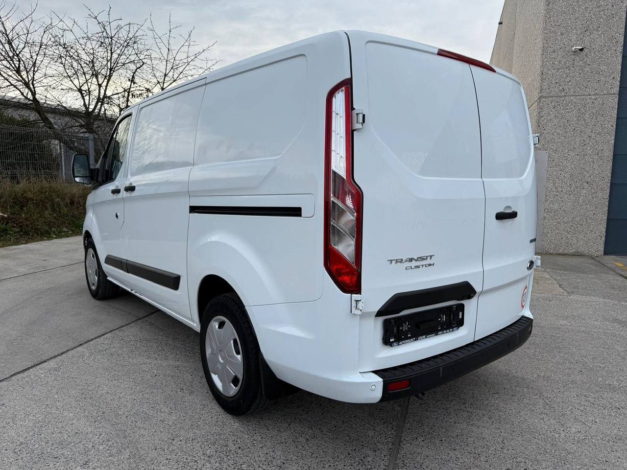 Ford Transit Custom 2.0TDCI. Klima. Navi. Tempomat. - Малък ван: снимка 4 Ford Transit Custom 2.0TDCI. Klima. Navi. Tempomat. - Малък ван: снимка 4