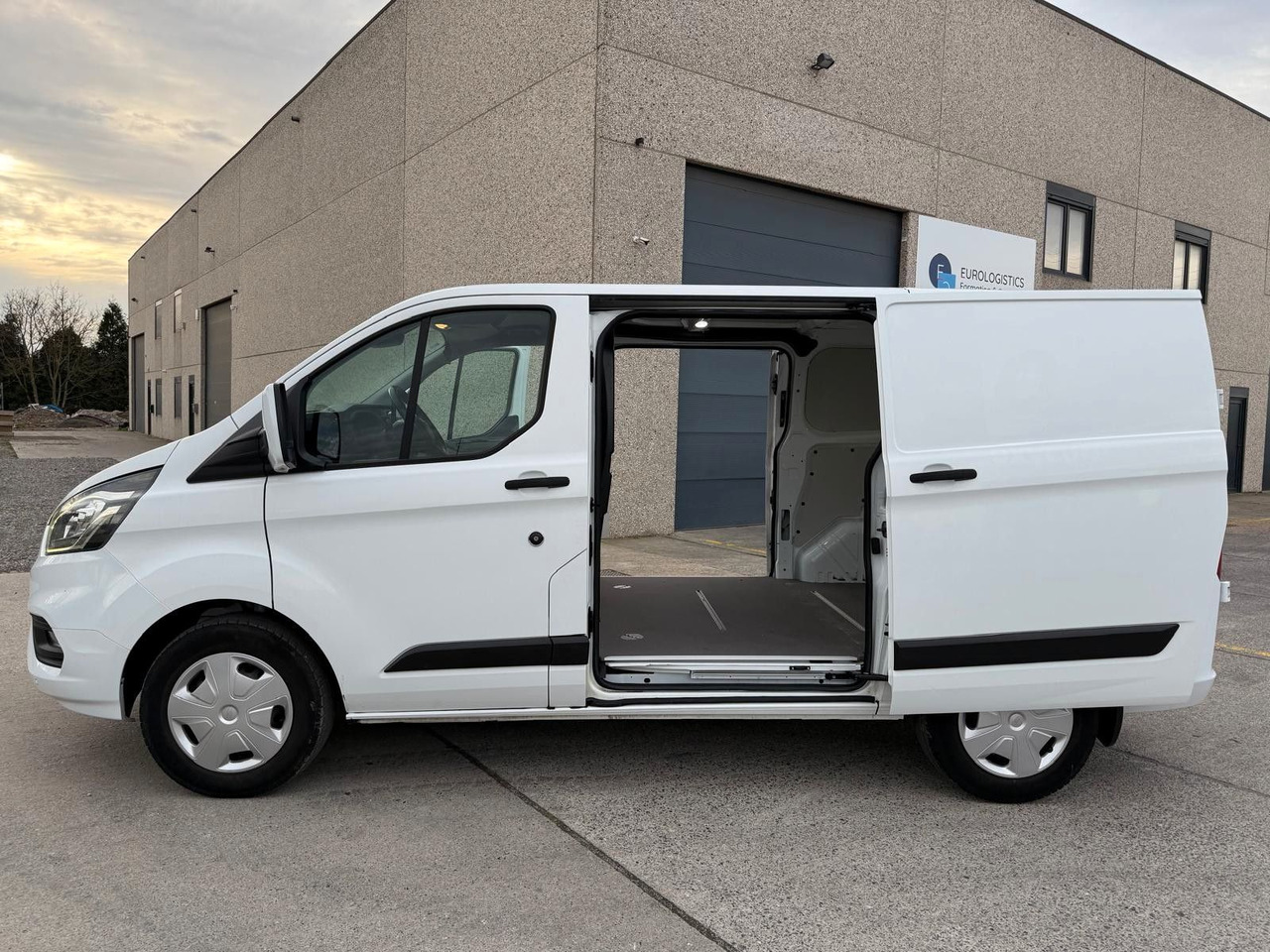 Ford Transit Custom 2.0TDCI. Klima. Navi. Tempomat. - Малък ван: снимка 1 Ford Transit Custom 2.0TDCI. Klima. Navi. Tempomat. - Малък ван: снимка 1