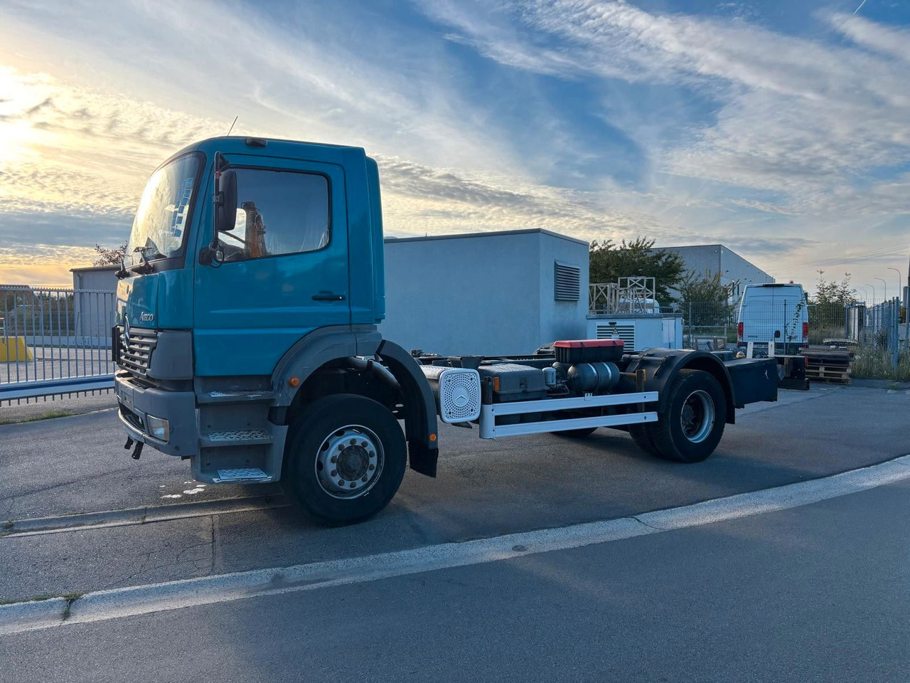 Mercedes-Benz Atego 1823. 6 Zylinder. - Шаси кабина: снимка 2 Mercedes-Benz Atego 1823. 6 Zylinder. - Шаси кабина: снимка 2