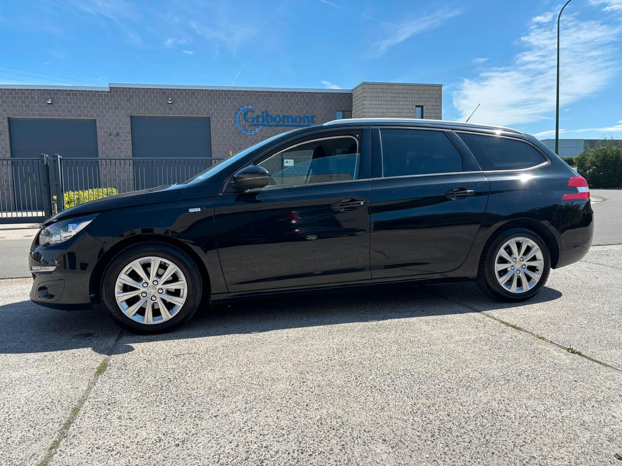 Peugeot 308 Klima. Kamera. Navi. Tempomat - Комби: снимка 2 Peugeot 308 Klima. Kamera. Navi. Tempomat - Комби: снимка 2