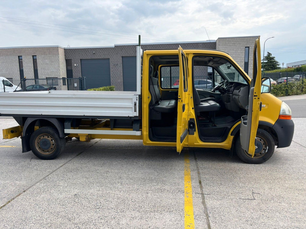 Renault Master Pritsche. 7pl. 2.5 Motor. - Бордови бус, Бус с двойна кабина: снимка 5 Renault Master Pritsche. 7pl. 2.5 Motor. - Бордови бус, Бус с двойна кабина: снимка 5
