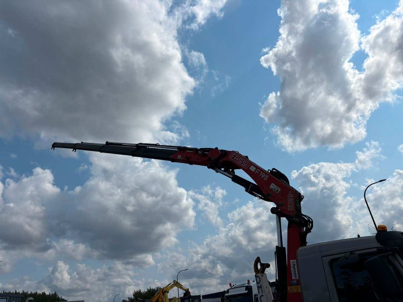 Volvo 6x4. Fassi F195A. Abroll. Funk. Tempomat. - Мултилифт с кука камион, Камион с кран: снимка 4 Volvo 6x4. Fassi F195A. Abroll. Funk. Tempomat. - Мултилифт с кука камион, Камион с кран: снимка 4