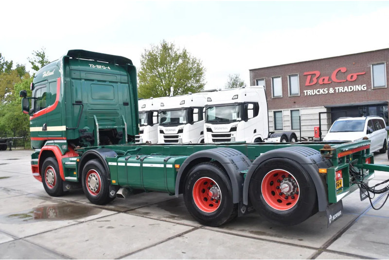 Scania R520 HL V8 8x2 - EURO 6 - MANUAL - RETARDER - WHEELBASE: 510 cm - 10 TONS FRONT AXLE - XENON - - Контейнеровоз/ Сменна каросерия камион: снимка 2 Scania R520 HL V8 8x2 - EURO 6 - MANUAL - RETARDER - WHEELBASE: 510 cm - 10 TONS FRONT AXLE - XENON - - Контейнеровоз/ Сменна каросерия камион: снимка 2