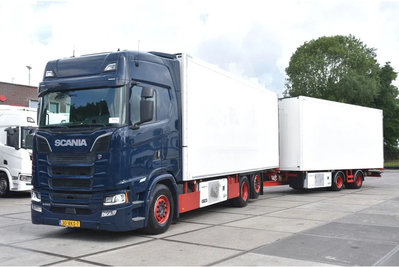 Scania S520 V8 NGS 6x2*4NB + SCHMITZ ZKO 20 - THERMO KING - RETARDER - FULL AIR - WHEELBASE: 515 CM - TOP CONDITION - - Рефрижератор камион: снимка 1 Scania S520 V8 NGS 6x2*4NB + SCHMITZ ZKO 20 - THERMO KING - RETARDER - FULL AIR - WHEELBASE: 515 CM - TOP CONDITION - - Рефрижератор камион: снимка 1