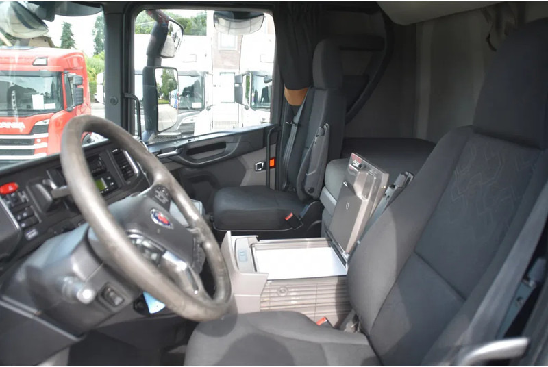Scania S520 V8 NGS 6x2*4NB + SCHMITZ ZKO 20 - THERMO KING - RETARDER - FULL AIR - WHEELBASE: 515 CM - TOP CONDITION - - Рефрижератор камион: снимка 5 Scania S520 V8 NGS 6x2*4NB + SCHMITZ ZKO 20 - THERMO KING - RETARDER - FULL AIR - WHEELBASE: 515 CM - TOP CONDITION - - Рефрижератор камион: снимка 5