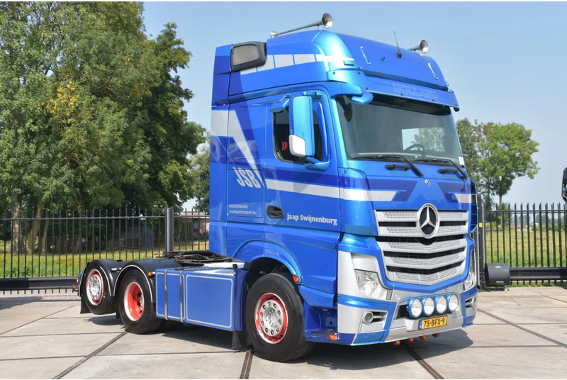 Mercedes-Benz Actros 2745 6x2 - EURO 6 - AIRCO - 2 x FUEL TANKS - 2 BEDS - SLIDING FIFTH WHEEL - SPECIAL BUMPER - TOP CONDITION - - Влекач: снимка 1 Mercedes-Benz Actros 2745 6x2 - EURO 6 - AIRCO - 2 x FUEL TANKS - 2 BEDS - SLIDING FIFTH WHEEL - SPECIAL BUMPER - TOP CONDITION - - Влекач: снимка 1