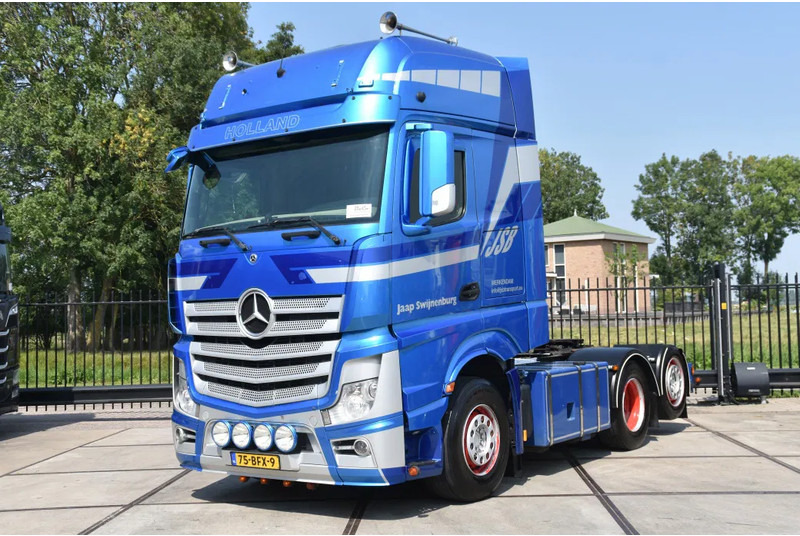 Mercedes-Benz Actros 2745 6x2 - EURO 6 - AIRCO - 2 x FUEL TANKS - 2 BEDS - SLIDING FIFTH WHEEL - SPECIAL BUMPER - TOP CONDITION - - Влекач: снимка 2 Mercedes-Benz Actros 2745 6x2 - EURO 6 - AIRCO - 2 x FUEL TANKS - 2 BEDS - SLIDING FIFTH WHEEL - SPECIAL BUMPER - TOP CONDITION - - Влекач: снимка 2