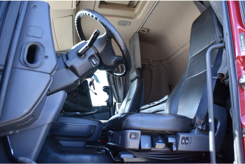 Scania R420 HL 6x2/4 - ADR FL - MANUAL - EURO 5 - 698 TKM - HYDRAULIC SYSTEM - LEATHER SEATS - XENON - - Влекач: снимка 4 Scania R420 HL 6x2/4 - ADR FL - MANUAL - EURO 5 - 698 TKM - HYDRAULIC SYSTEM - LEATHER SEATS - XENON - - Влекач: снимка 4