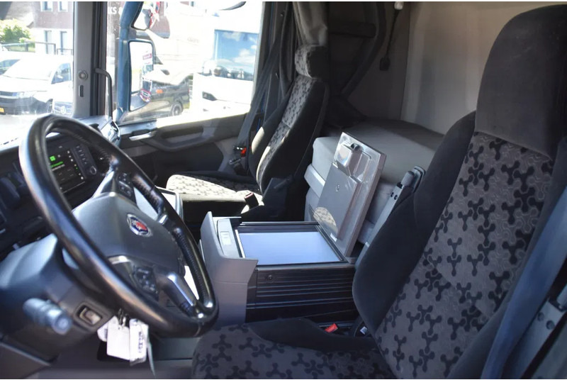 Scania R450 NGS 4x2 - RETARDER - 455 TKM - HYDRAULIC SYSTEM - ACC - NAVI - DIFF. LOCK - EXCELLENT CONDITION - - Влекач: снимка 5 Scania R450 NGS 4x2 - RETARDER - 455 TKM - HYDRAULIC SYSTEM - ACC - NAVI - DIFF. LOCK - EXCELLENT CONDITION - - Влекач: снимка 5