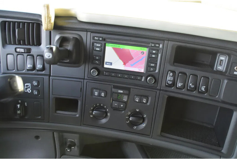 Scania R450 TL 4x2 - RETARDER - 815 TKM - PTO - PARK. AIRCO - NAVI - 2 x FUEL TANKS - GOOD CONDITION - - Влекач: снимка 5 Scania R450 TL 4x2 - RETARDER - 815 TKM - PTO - PARK. AIRCO - NAVI - 2 x FUEL TANKS - GOOD CONDITION - - Влекач: снимка 5