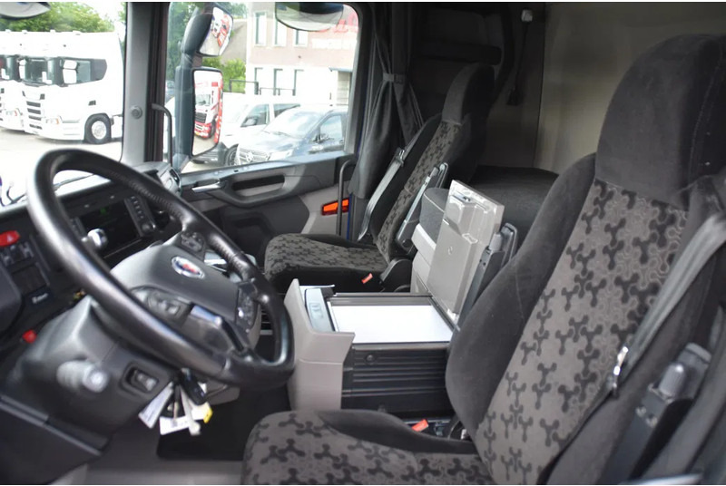 Scania R530 V8 NGS 4x2 - ADR FL - RETARDER - 253 TKM - ACC - NAVI - PTO - DIFF. LOCK - EXCELLENT CONDITION - - Влекач: снимка 5 Scania R530 V8 NGS 4x2 - ADR FL - RETARDER - 253 TKM - ACC - NAVI - PTO - DIFF. LOCK - EXCELLENT CONDITION - - Влекач: снимка 5