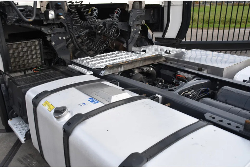 Влекач Scania S410 NGS 4x2EB MEGA 95 cm or 103 cm driving height - RETARDER - 817 TKM - FULL AIR - PARK. AIRCO - LEATHER SEATS - 2 x FUEL TANK: снимка 7