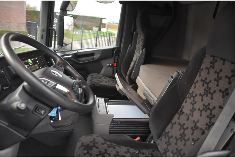 Scania S450 NGS 4x2NB - FULL AIR - 674 TKM - RETARDER - PARK. AIRCO - NAVI - 2 x FUEL TANKS - LED - - Влекач: снимка 5 Scania S450 NGS 4x2NB - FULL AIR - 674 TKM - RETARDER - PARK. AIRCO - NAVI - 2 x FUEL TANKS - LED - - Влекач: снимка 5