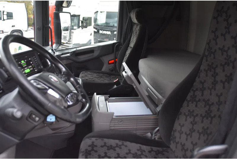 Scania S450 NGS 4x2NB - NEW TACHO - ADR FL - FULL AIR - PTO - RETARDER - 659 TKM - 4 POINT AIR SUSP. REAR - 2 x FUEL TANKS - LED LIGHTS - Влекач: снимка 5 Scania S450 NGS 4x2NB - NEW TACHO - ADR FL - FULL AIR - PTO - RETARDER - 659 TKM - 4 POINT AIR SUSP. REAR - 2 x FUEL TANKS - LED LIGHTS - Влекач: снимка 5