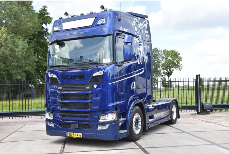 Scania S500 NGS 4x2NB - RETARDER - FULL AIR - PARK. AIRCO - LEATHER SEATS - 2 x FUEL TANKS - ALCOA'S - LED LIGHTS - - Влекач: снимка 2 Scania S500 NGS 4x2NB - RETARDER - FULL AIR - PARK. AIRCO - LEATHER SEATS - 2 x FUEL TANKS - ALCOA'S - LED LIGHTS - - Влекач: снимка 2