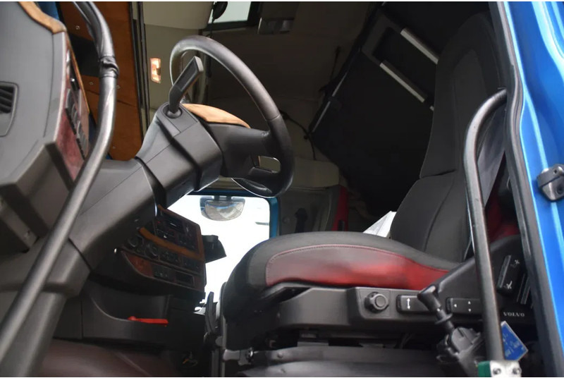 Volvo FH 540 Globe 6x2/4 - 633 TKM - HYDRAULICS - PTO - 2 BEDS - XENON - GOOD CONDITION - - Влекач: снимка 4 Volvo FH 540 Globe 6x2/4 - 633 TKM - HYDRAULICS - PTO - 2 BEDS - XENON - GOOD CONDITION - - Влекач: снимка 4