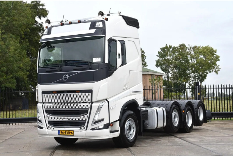 Volvo FH 500 Globe 8x2/4 - 147 TKM - PARK. AIRCO - 10 TONS FRONT AXLE - LEATHER SEATS - PTO - LED LIGHTS - TOP CONDITION - - Шаси кабина: снимка 2 Volvo FH 500 Globe 8x2/4 - 147 TKM - PARK. AIRCO - 10 TONS FRONT AXLE - LEATHER SEATS - PTO - LED LIGHTS - TOP CONDITION - - Шаси кабина: снимка 2