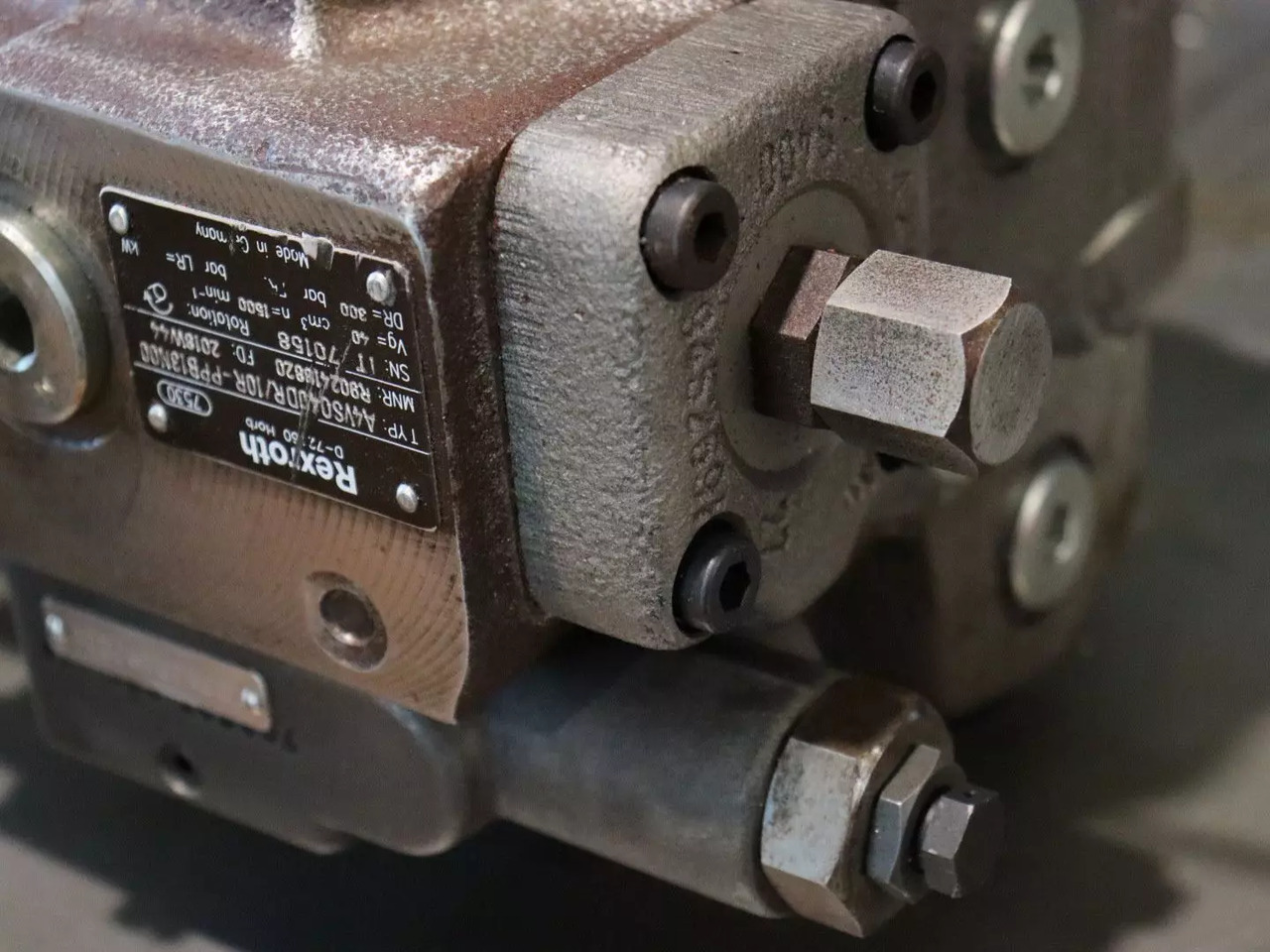 REXROTH A4VSO40DR/10R-PPB13N00 - Хидравличен мотор за Подемно-транспортна техника: снимка 4 REXROTH A4VSO40DR/10R-PPB13N00 - Хидравличен мотор за Подемно-транспортна техника: снимка 4