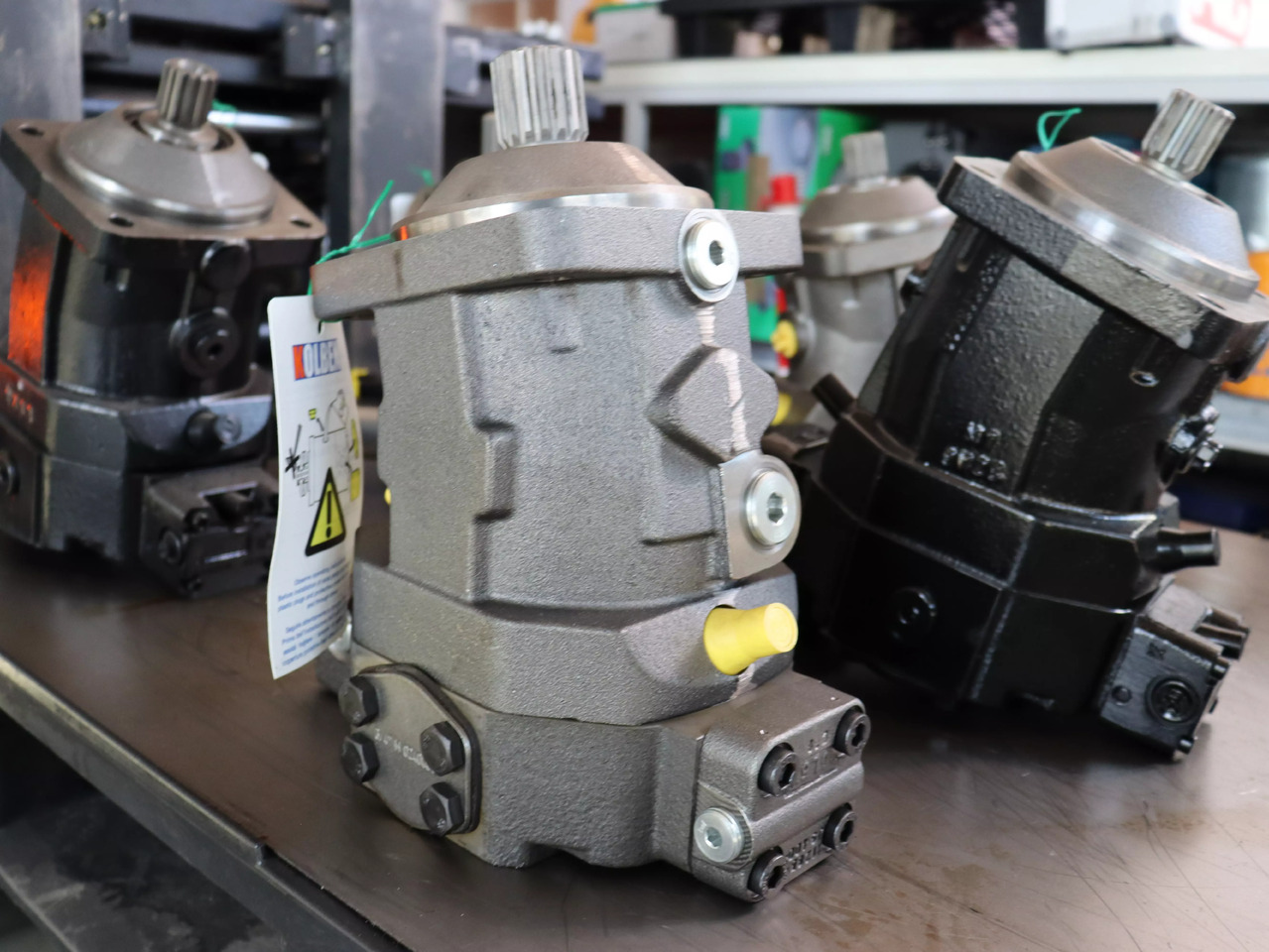 REXROTH A6VM060HA2T30004F/71MWV0M4Z8200-0 - Хидравличен мотор за Подемно-транспортна техника: снимка 1 REXROTH A6VM060HA2T30004F/71MWV0M4Z8200-0 - Хидравличен мотор за Подемно-транспортна техника: снимка 1