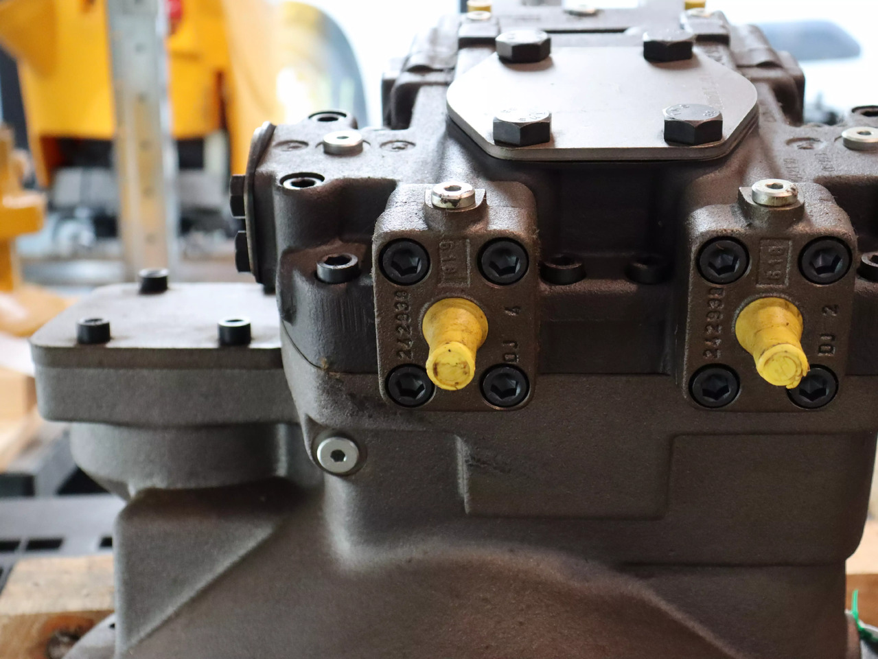 REXROTH A8VO107LA1KH1/63R1-NZG05F001 - Хидравлична помпа за Подемно-транспортна техника: снимка 4 REXROTH A8VO107LA1KH1/63R1-NZG05F001 - Хидравлична помпа за Подемно-транспортна техника: снимка 4