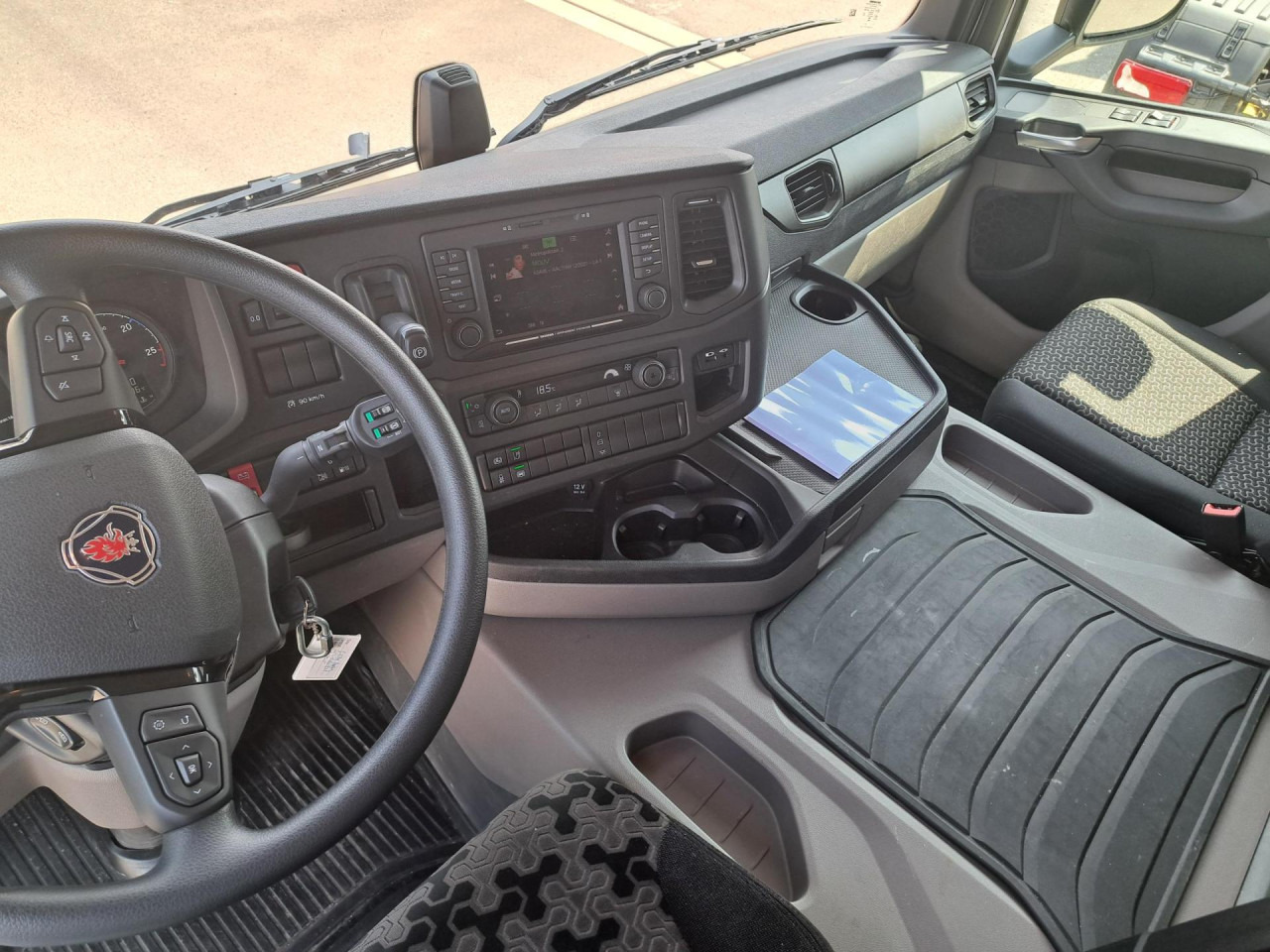 SCANIA SCANIA P280 4x2 Fourgon /Hayon 9L - Шаси кабина: снимка 4 SCANIA SCANIA P280 4x2 Fourgon /Hayon 9L - Шаси кабина: снимка 4