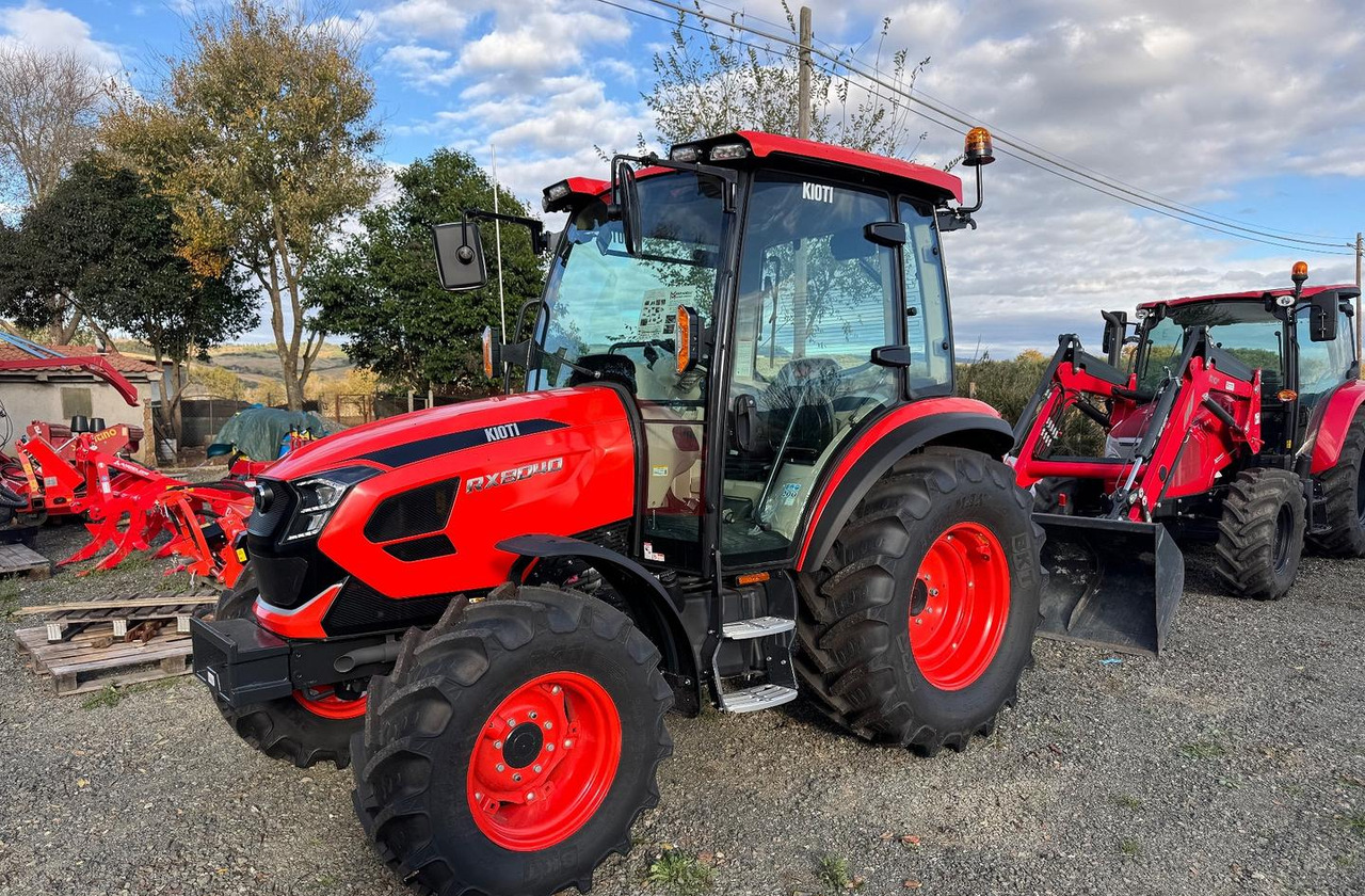 - Трактор: снимка 1 - Трактор: снимка 1