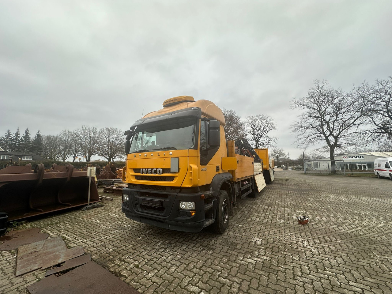 IVECO STRALIS 420 truck open box with TEREX loading crane 290.2E-A3 - Мултилифт с кука камион, Камион с кран: снимка 3 IVECO STRALIS 420 truck open box with TEREX loading crane 290.2E-A3 - Мултилифт с кука камион, Камион с кран: снимка 3