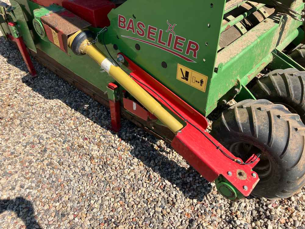 Комбайн Baselier Baselier 4 Row Mounted FA-W, Potato Planter Tilla Combination: снимка 24 Комбайн Baselier Baselier 4 Row Mounted FA-W, Potato Planter Tilla Combination: снимка 24