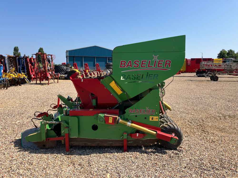 Комбайн Baselier Baselier 4 Row Mounted FA-W, Potato Planter Tilla Combination: снимка 19 Комбайн Baselier Baselier 4 Row Mounted FA-W, Potato Planter Tilla Combination: снимка 19