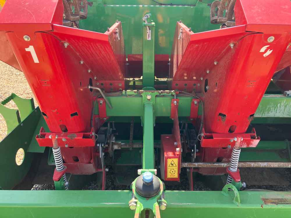 Комбайн Baselier Baselier 4 Row Mounted FA-W, Potato Planter Tilla Combination: снимка 14 Комбайн Baselier Baselier 4 Row Mounted FA-W, Potato Planter Tilla Combination: снимка 14